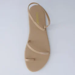 Flat Sandals><noscript><img width=