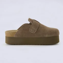 Clogs & Mules><noscript><img width=