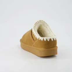 Slippers | Clogs & Mules><noscript><img width=