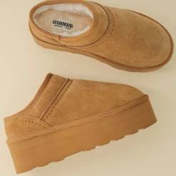 Slippers | Clogs & Mules>Cushionaire Huggy Cozy Platform Mule
