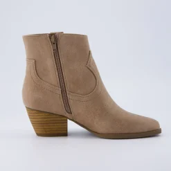 Booties><noscript><img width=