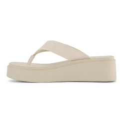 Platform Sandals>Cushionaire Pippin Platform Thong Sandal