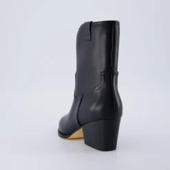 Booties><noscript><img width=