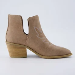 Booties><noscript><img width=