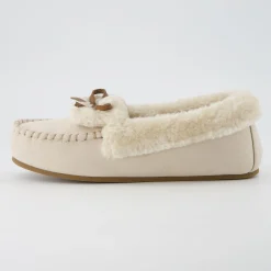 Slippers><noscript><img width=