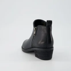 Booties><noscript><img width=