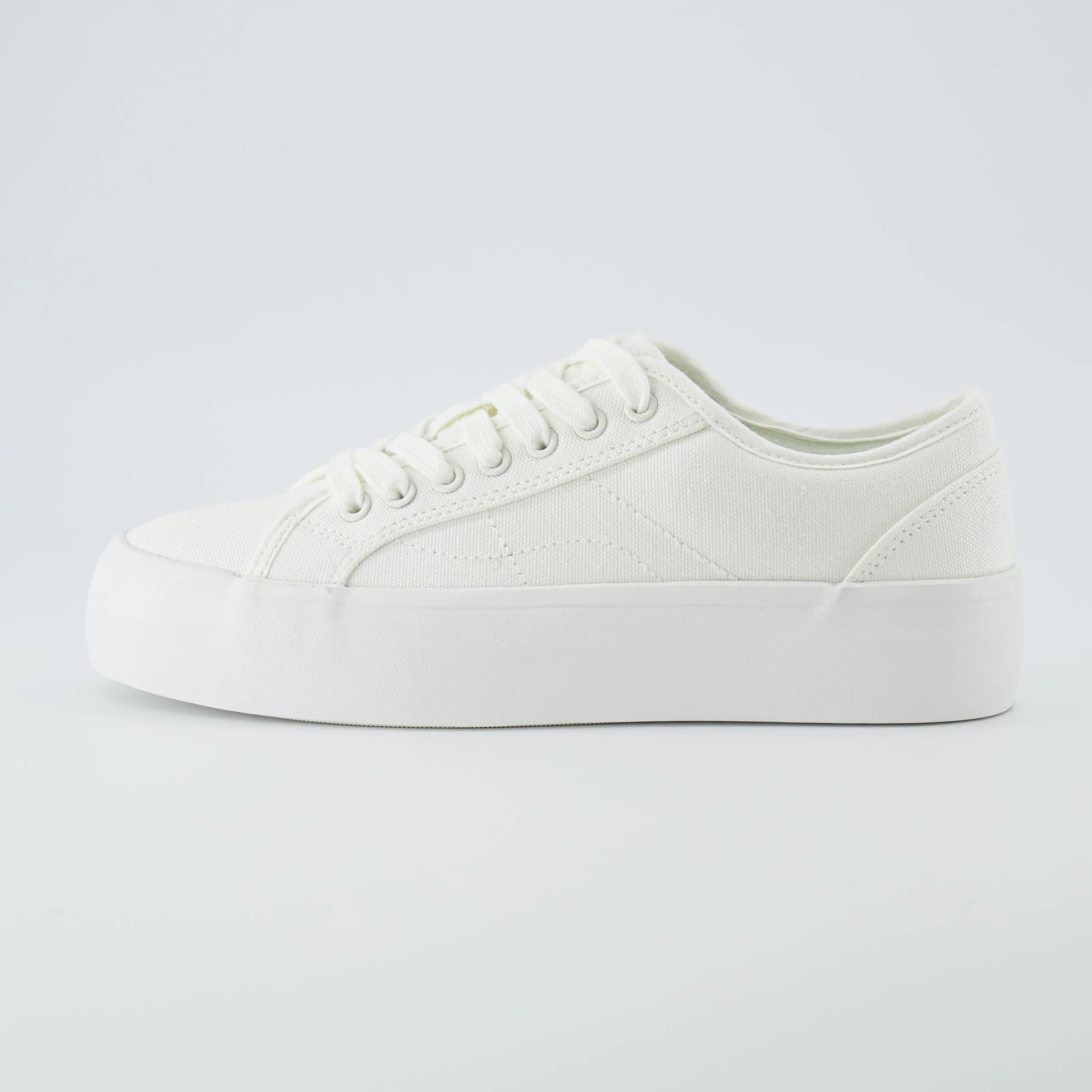 Fashion Sneakers | Sneakers>Cushionaire Tag Low Top Canvas Sneaker
