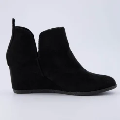 Booties><noscript><img width=