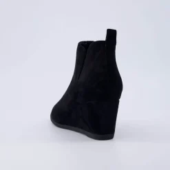 Booties><noscript><img width=